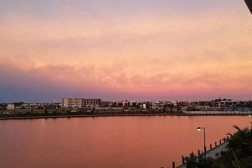Modern Waterfront Apartment Kawana Waters