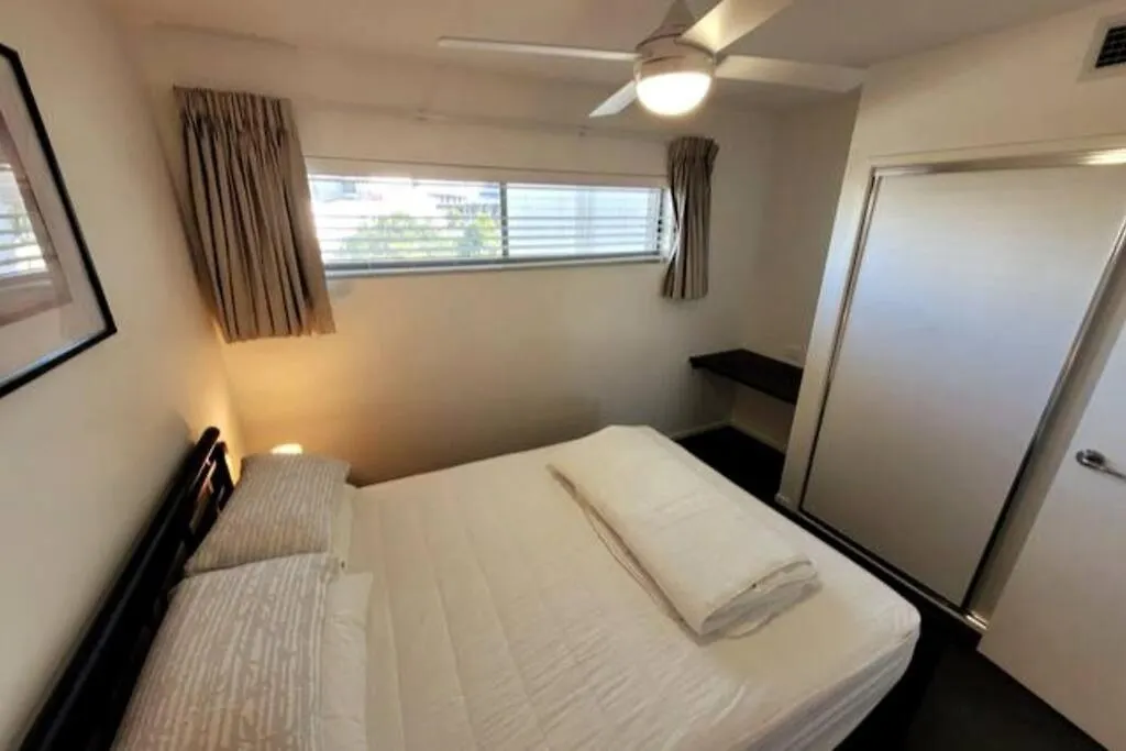Modern Waterfront Apartment Kawana Waters Australia
