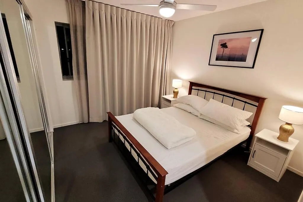 Modern Waterfront Apartment Kawana Waters